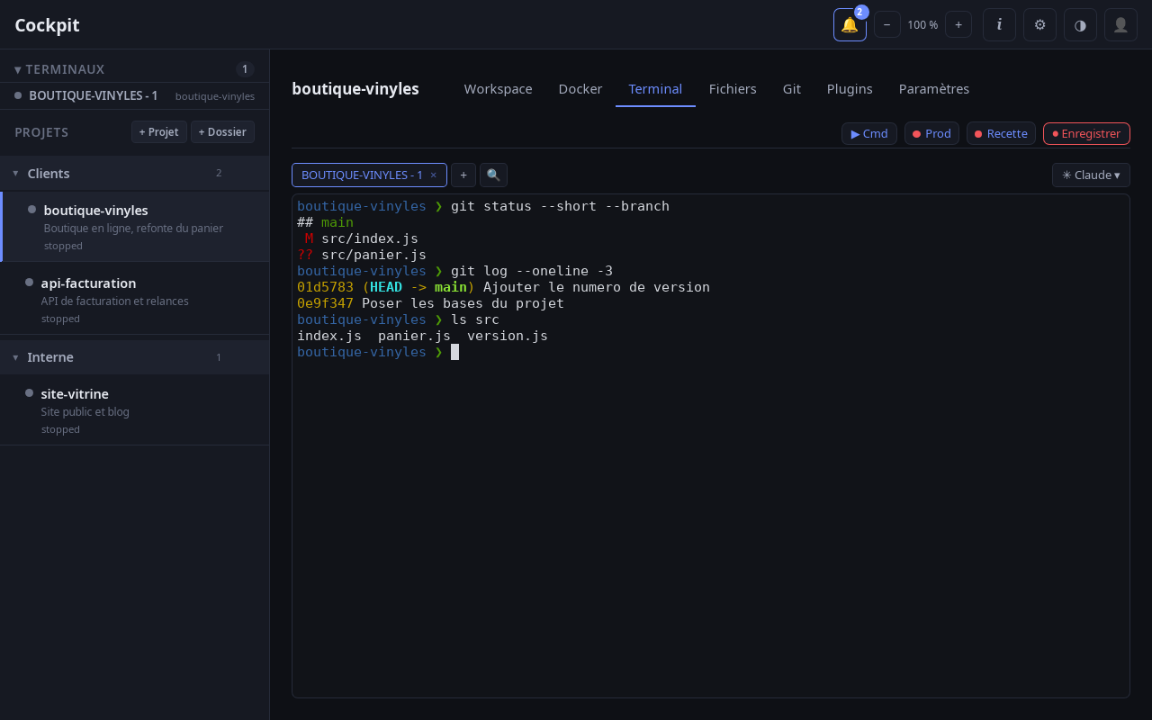 Un terminal ouvert dans Cockpit, affichant le résultat de git status et de git log.